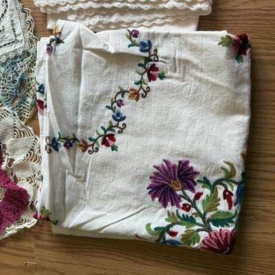 LOT 254F: Vintage Lace Doilies, Beautiful Embroidered Table Cloths, Napkins & Pillow Case