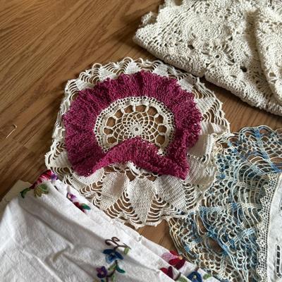 LOT 254F: Vintage Lace Doilies, Beautiful Embroidered Table Cloths, Napkins & Pillow Case