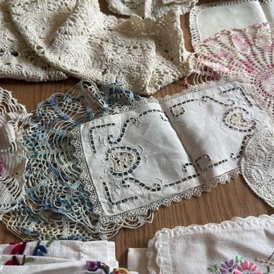 LOT 254F: Vintage Lace Doilies, Beautiful Embroidered Table Cloths, Napkins & Pillow Case