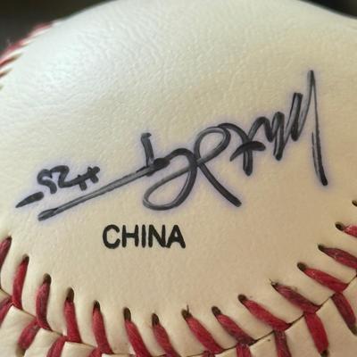 LOT 257: Philadelphia Phillies Collection: Signed Baseballs, Bags & More