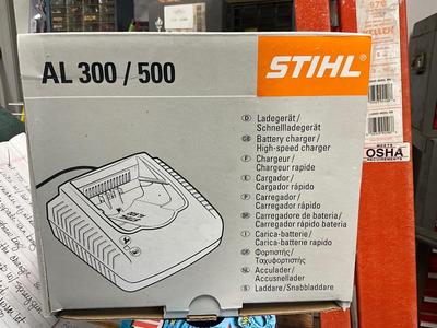 G805 STIHL Articulating Head Hedge Trimmer with Battery Charger