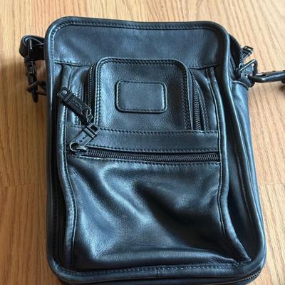 LOT 260: Sash Teal Bag, Brookstone Bag & More