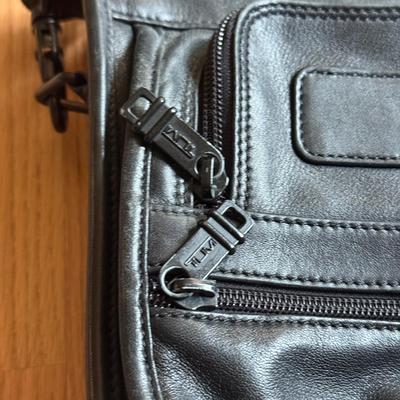 LOT 260: Sash Teal Bag, Brookstone Bag & More