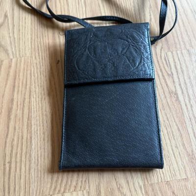 LOT 260: Sash Teal Bag, Brookstone Bag & More