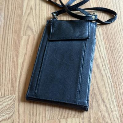 LOT 260: Sash Teal Bag, Brookstone Bag & More