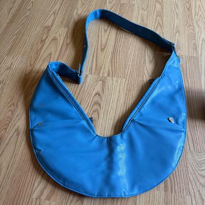 LOT 260: Sash Teal Bag, Brookstone Bag & More