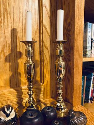 BRASS CANDLESTICK HOLDERS, WOODEN APPLES AND 2 QUAILS