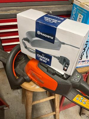 G809 Husquarna Cordless Hedge Trimmer with Battery and Charger