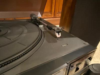 SANYO HIGH FIDELITY STEREO MUSIC SYSTEM, WITH VINYL ALBUMS AND BLANK CASSETTES