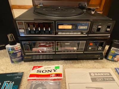 SANYO HIGH FIDELITY STEREO MUSIC SYSTEM, WITH VINYL ALBUMS AND BLANK CASSETTES