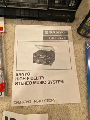 SANYO HIGH FIDELITY STEREO MUSIC SYSTEM, WITH VINYL ALBUMS AND BLANK CASSETTES