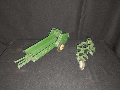 JOHN DEERE TRACTOR WITH ACCESORIES
