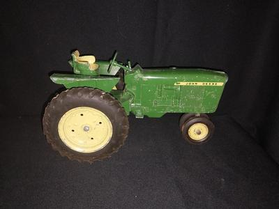 JOHN DEERE TRACTOR WITH ACCESORIES