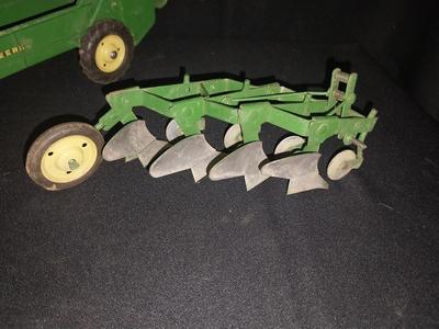 JOHN DEERE TRACTOR WITH ACCESORIES