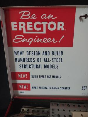 VINTAGE ERECTOR SET IN QRIGINAL METAL BOX