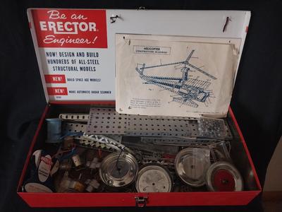 VINTAGE ERECTOR SET IN QRIGINAL METAL BOX