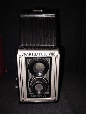 SPARTUS FULL-VUE ANTIQUE CAMERA WITH BOX