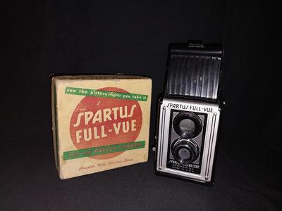 SPARTUS FULL-VUE ANTIQUE CAMERA WITH BOX