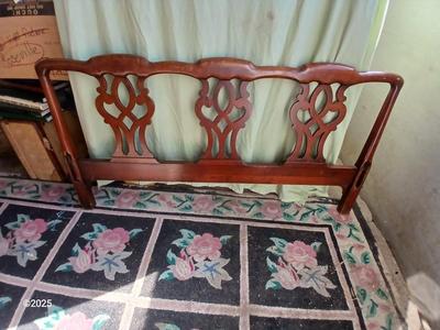 Vintage Kindel Oxford Chippendale full sized bed / Headboard / Footboard with side rails