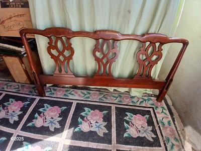 Vintage Kindel Oxford Chippendale full sized bed / Headboard / Footboard with side rails