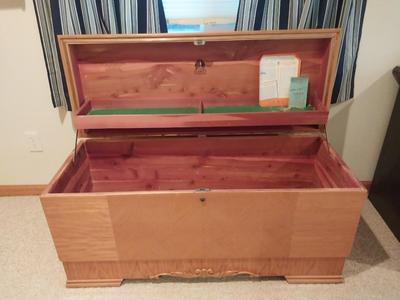 VERY NICE LANE CEDAR HOPE CHEST WITH KEYS