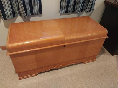 VERY NICE LANE CEDAR HOPE CHEST WITH KEYS