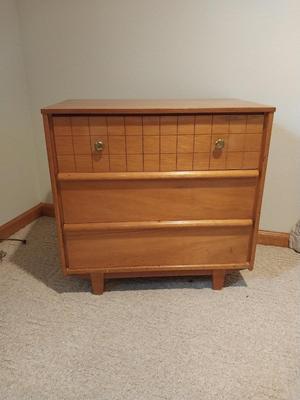 MID CENTURY MODERN NIGHTSTAND AND SPARTUS ALARM CLOCK