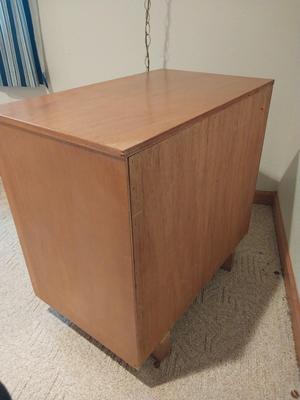 MID CENTURY MODERN NIGHTSTAND AND SPARTUS ALARM CLOCK