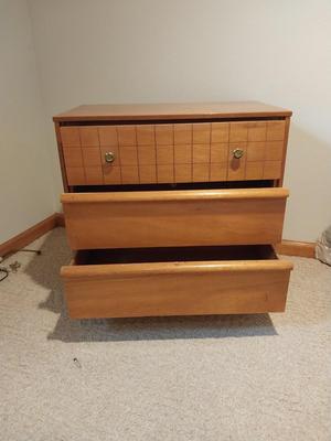 MID CENTURY MODERN NIGHTSTAND AND SPARTUS ALARM CLOCK