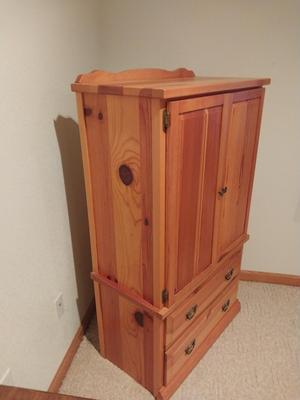 WOODEN CHEST OF DRAWERS