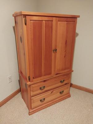 WOODEN CHEST OF DRAWERS
