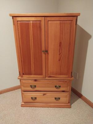 WOODEN CHEST OF DRAWERS