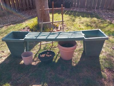 RESIN FLOWERPOT BENCH