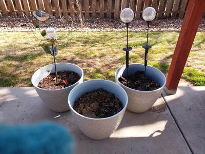 THREE LARGE PLANTING POTS AND SOLAR GLASS LIGHTS