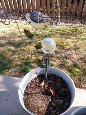 THREE LARGE PLANTING POTS AND SOLAR GLASS LIGHTS