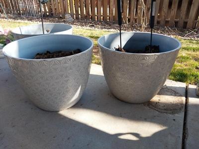 THREE LARGE PLANTING POTS AND SOLAR GLASS LIGHTS