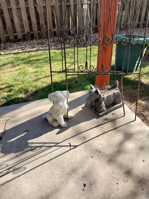HOSE HOLDER BOX AND RESIN DOG STATUE