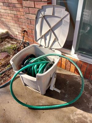 GARDEN HOSE AND STORAGE BOX