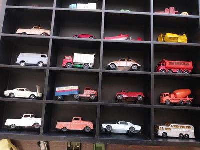 LATCHING DISPLAY CASE FILLED WITH TOY CARS