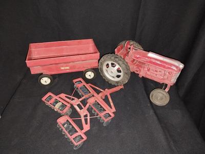 TRU-SCALE TRACTOR-WAGON AND ACCESORY
