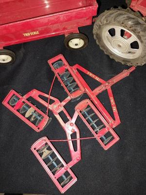 TRU-SCALE TRACTOR-WAGON AND ACCESORY