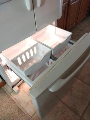 MAYTAG FRENCH DOOR REFRIGERATOR WITH EXTERNAL ICE/WATER DISPENSER