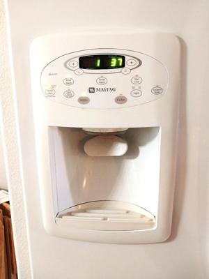 MAYTAG FRENCH DOOR REFRIGERATOR WITH EXTERNAL ICE/WATER DISPENSER