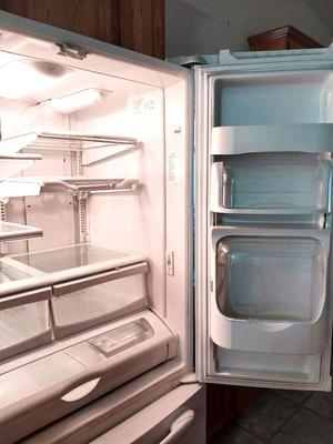 MAYTAG FRENCH DOOR REFRIGERATOR WITH EXTERNAL ICE/WATER DISPENSER