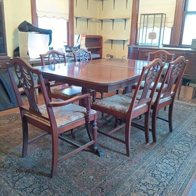 LOT 4: Georgian-Style Dining Room Table (Built-In Leaf) with (6) Chairs