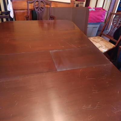 LOT 4: Georgian-Style Dining Room Table (Built-In Leaf) with (6) Chairs