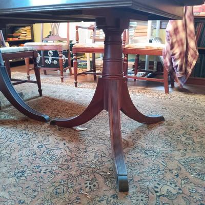 LOT 4: Georgian-Style Dining Room Table (Built-In Leaf) with (6) Chairs