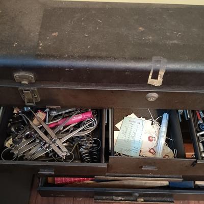 LOT 7: Kennedy 8-Drawer Machinist Tool Chest and 2-Drawer Riser with Tools