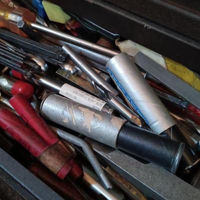 LOT 7: Kennedy 8-Drawer Machinist Tool Chest and 2-Drawer Riser with Tools