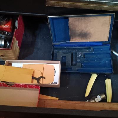 LOT 7: Kennedy 8-Drawer Machinist Tool Chest and 2-Drawer Riser with Tools